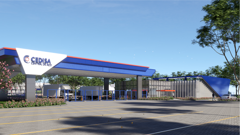 Fachada principal da fábrica da CEDISA com pórtico metálico moderno, cobertura em estrutura azul e vermelha, estacionamento arborizado e área de acesso a caminhões.